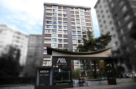 DOSTLAR APARTMANI, KADIKÖY